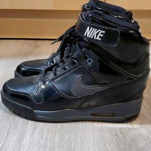 Nike Women's Revolution Sky Hi